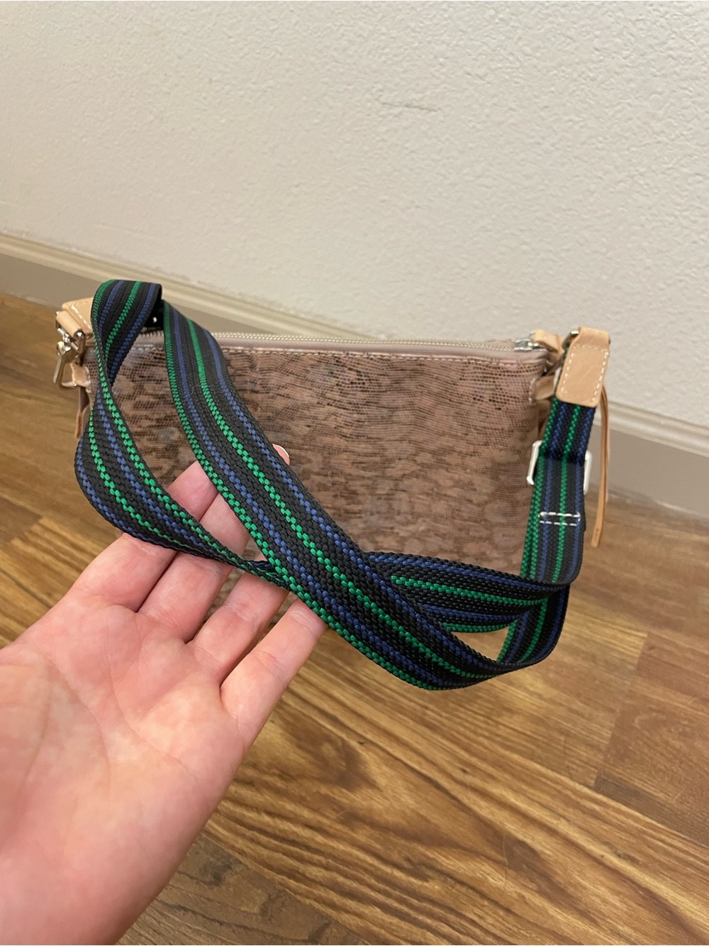 Consuela Downtown Crossbody Iris Leopard - Picture 3 of 9